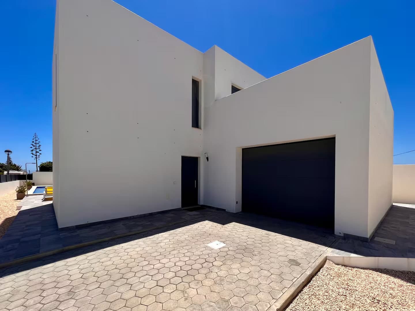 Entrance area and garage of the villa